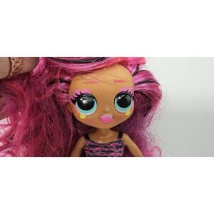 LOL OMG Fashion Doll with Pink and Black Hair and Outfit